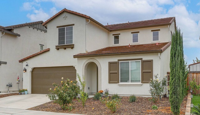 Modern Family Home in Suburbs of Sacramento!