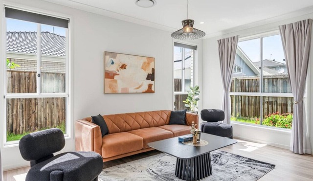 Modern Family Home in Peaceful Pallara 4BR Comfort