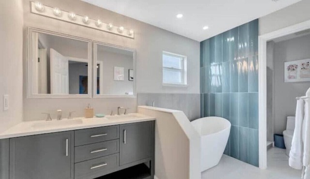 Modern Family Home Near Disney - Pool & Lake View