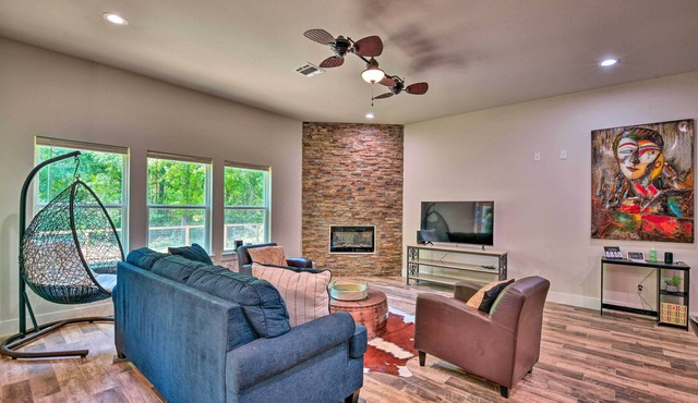 Modern Family Home Near AT&T Stadium & More!