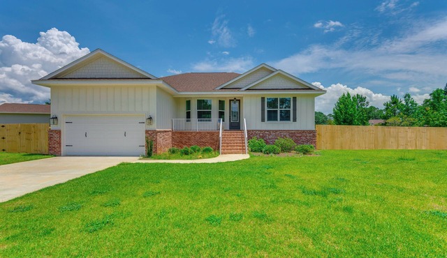 Modern Family Home w/Spacious Yard in Milton