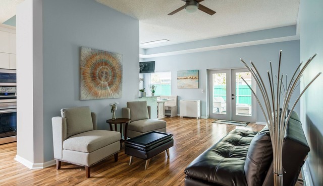 Modern Family Home w/Cinema , Close to Beach!