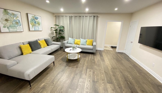 Modern Family Journey Niagara Gateway- All Ensuite BR 7 beds