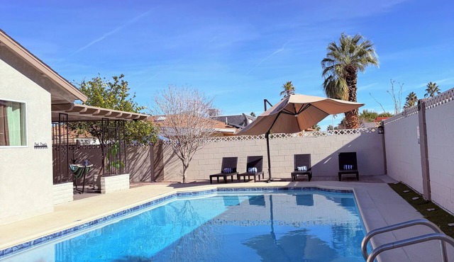 Modern Family Oasis w/Pool BBQ | 10 min to Strip