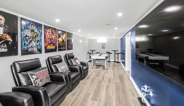 MODERN FAMILY & PET FRIENDLY 3BR/2BA ENTERTAINMENT HOME