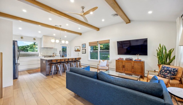 Modern Family Retreat w/EV Charger Sleeps 8 West Chester