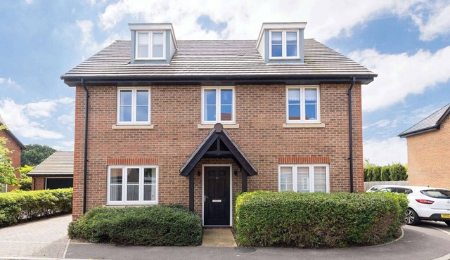 Modern Family Retreat Nr Beaches and Marina