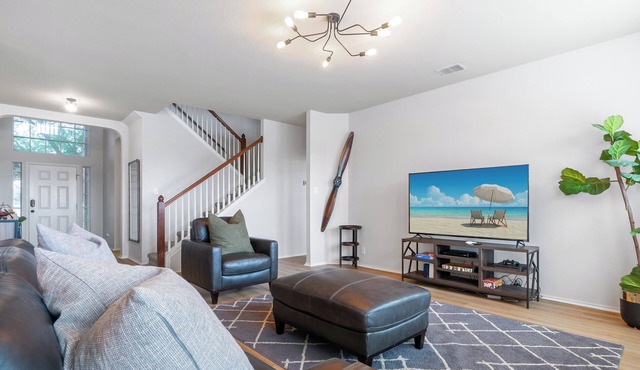 Modern Family Retreat/Pets OK Near Randolph AFB
