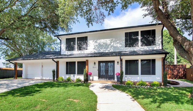 Modern Family Retreat with Outdoor Oasis in lovely Sherman, TX