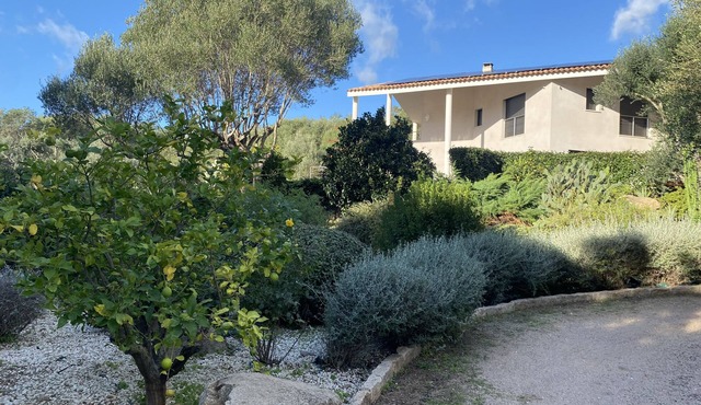 Modern family standing villa with pool 10 minutes from the beaches