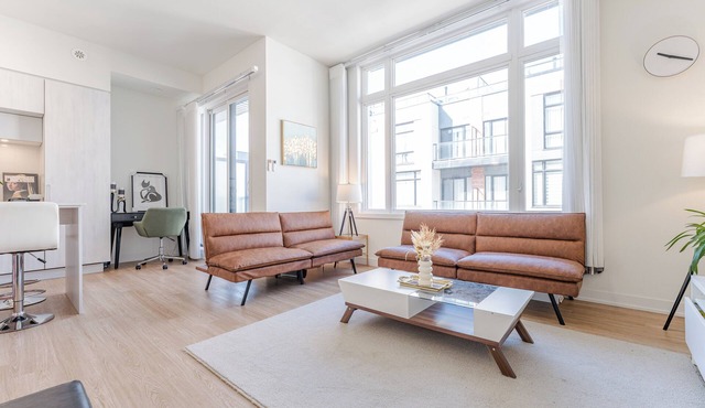 Modern Family Townhouse 2 Bedrooms 3 Full Bathrooms Sleeps 6