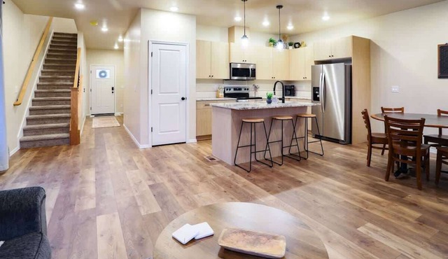 Modern Family Townhome near Downtown Caldwell