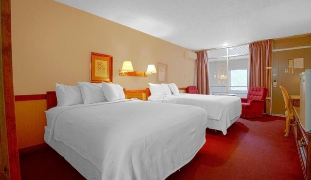 Modern Family Unit, Parking, Pets OK, Near Buffet & Airport