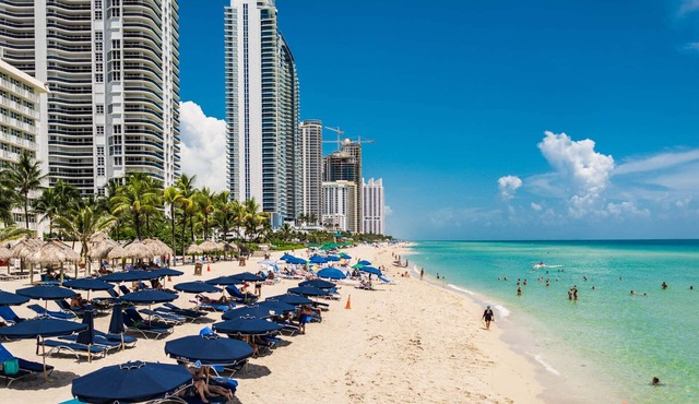 MODERN FAMILY-SIZED 2 BEDROOM APARTMENT, BEACH ACROSS THE STREET!