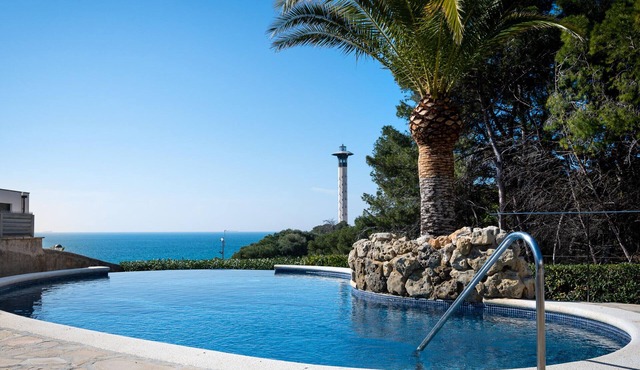 Modern Family Villa with Private Pool and Air Conditioning