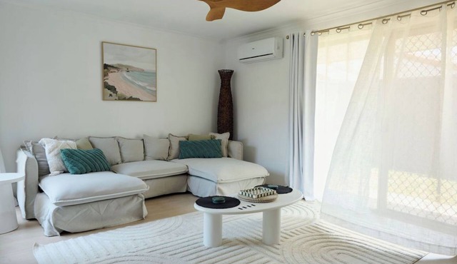 Modern familygroup stay - sleeps 6, pet friendly