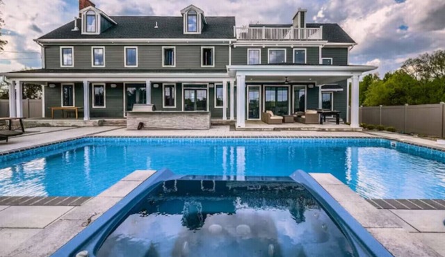 Modern Farm Estate Close to Six Flags and Vineyards!