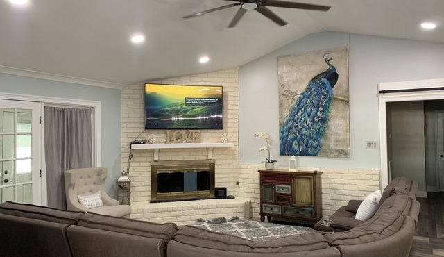 Modern Farm House- 4 Spacious bedrooms