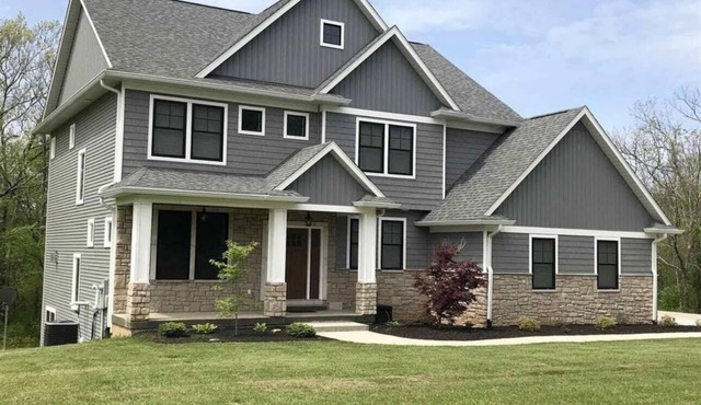 Modern farm house escape. Family friendly, spacious, and quiet!