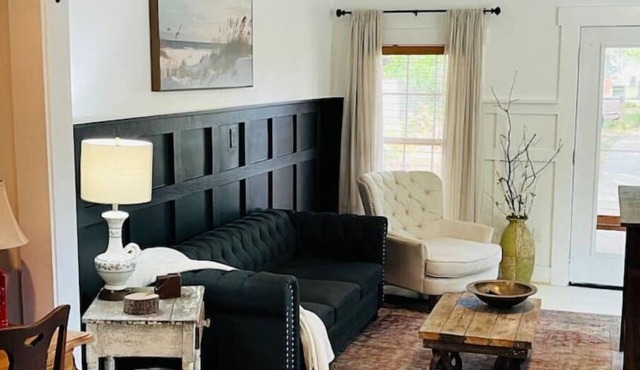 Modern Farm House Pensacola, FlnCentrally located in the heart of Pensacola