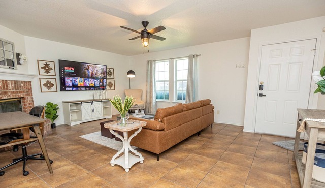 Modern Farm House with Backyard | Pet Friendly