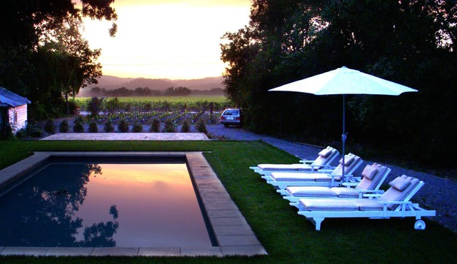 Modern Farmhouse: 2021 remodel, great pool, privacy, 5min to Healdsberg