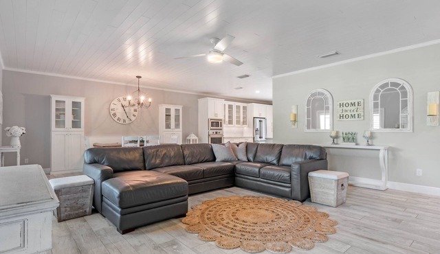 Modern Farmhouse 3/2 Equestrian neighborhood