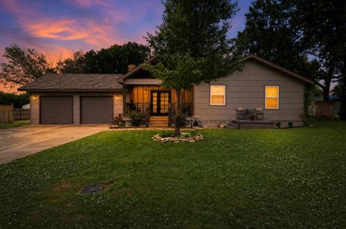 Modern Farmhouse 3BR Tulsa Oasis home