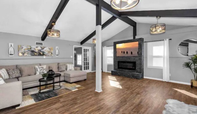 Modern Farmhouse 4 Bedroom Home Away From Home