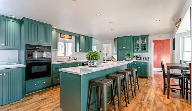 Modern Farmhouse 9min to Canandaigua Lake & Shops