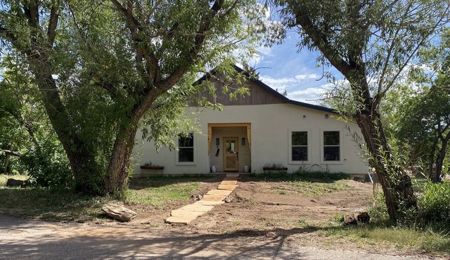 Modern farmhouse at the heart or downtown palmer lake