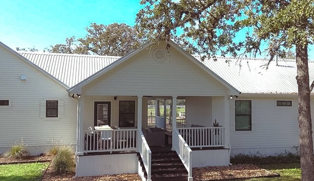 Modern Farmhouse Bliss: Your Secluded Sanctuary for Ultimate Relaxation