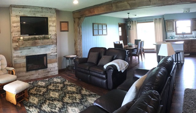 Modern Farmhouse, Central Pike Co. IL, Scenic views, Spacious gathering room