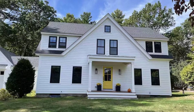 Modern Farmhouse + Cozy Barn Retreat Near Stadium