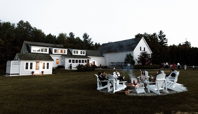 Modern farmhouse for 10ppl - 20 min to ocean and 1 hr to ski