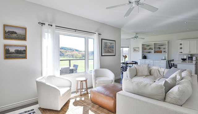 Modern Farmhouse Getaway | 5+ Acres | Family Friendly | Arrowhead | Algonquin
