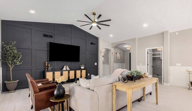Modern Farmhouse Getaway in Alta Mesa!