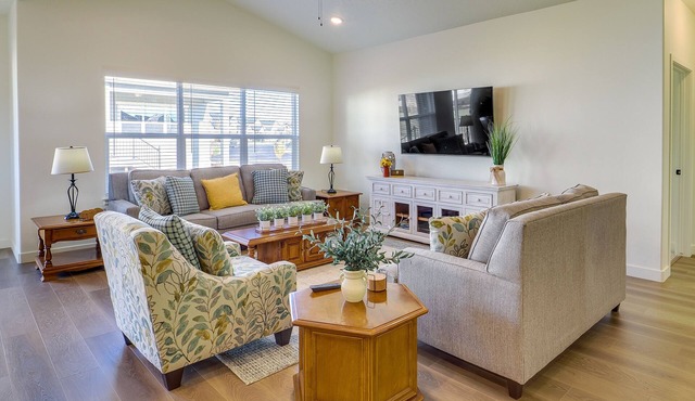 Modern Farmhouse in Herriman w/Mountain Views!