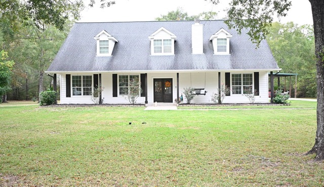 Modern Farmhouse in Wallisville!
