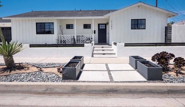 MODERN FARMHOUSE living centrally located!