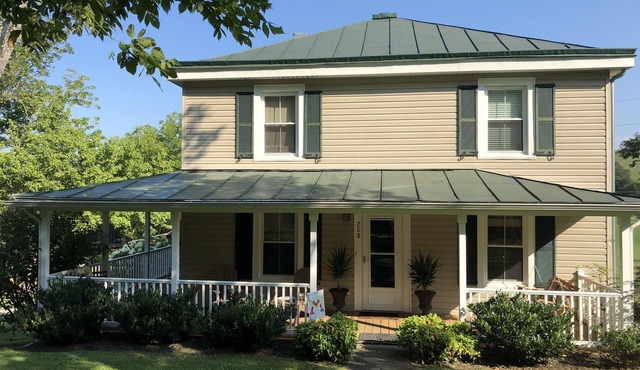 Modern Farmhouse near VMI, W&L, SVU & VA Horse Ctr