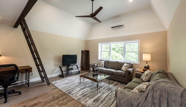 Modern Farmhouse Red Barn w/1 bedroom and a Scenic Forest and Country Setting