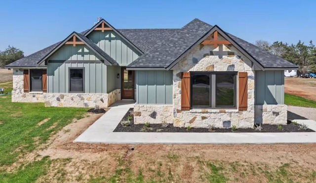 Modern Farmhouse Retreat - Leon's Crossing