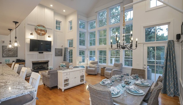 Modern Farmhouse Style Chalet with amazing Kentucky Lake views - Dock, Hottub and Firepit!