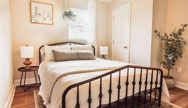 Modern Farmhouse Style 3/2 Home Close to Downtown!