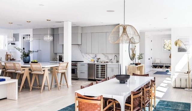 Modern FarmHouse 8BR large pool Bridgehampton Wineries Ocean Restaurants near by