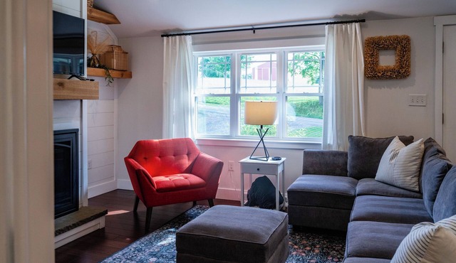 Modern Farmhouse Getaway I 2 BR, Sleeps up to 6