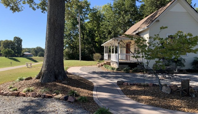 Modern Farmhouse! Clean, Private, Spacious!