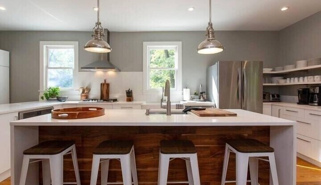 Modern Farmhouse w/Pool & Hot Tub, Surrounded by Nature - 5 minutes to beach!