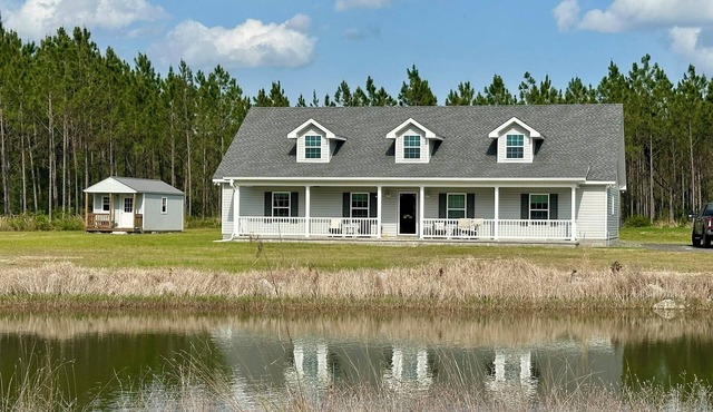Modern Farmhouse w Pickleball